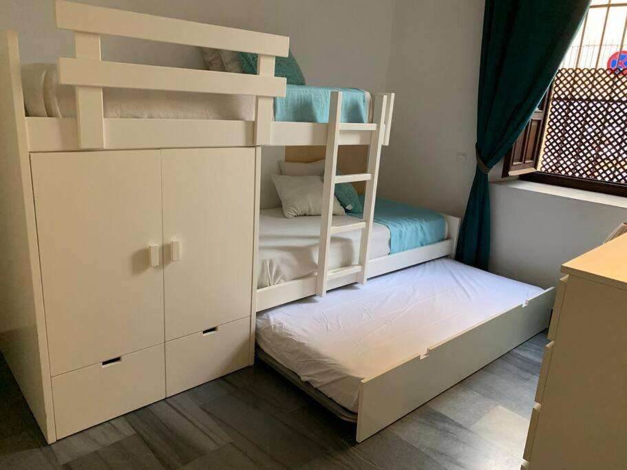 Beautiful Silent Private Parking Appartement Sevilla